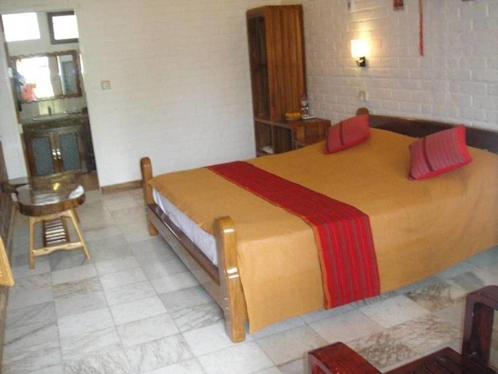 Teak Wood Hotel Nyaung Shwe Exterior foto