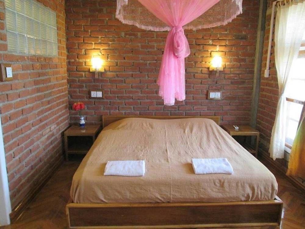 Teak Wood Hotel Nyaung Shwe Exterior foto