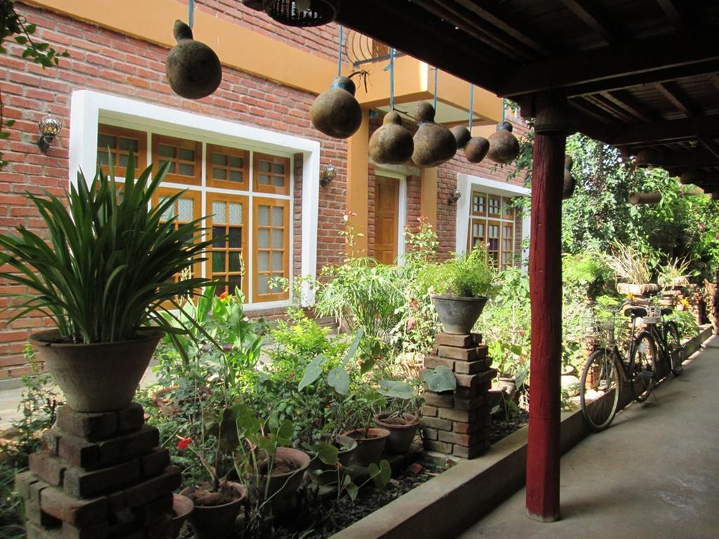 Teak Wood Hotel Nyaung Shwe Exterior foto