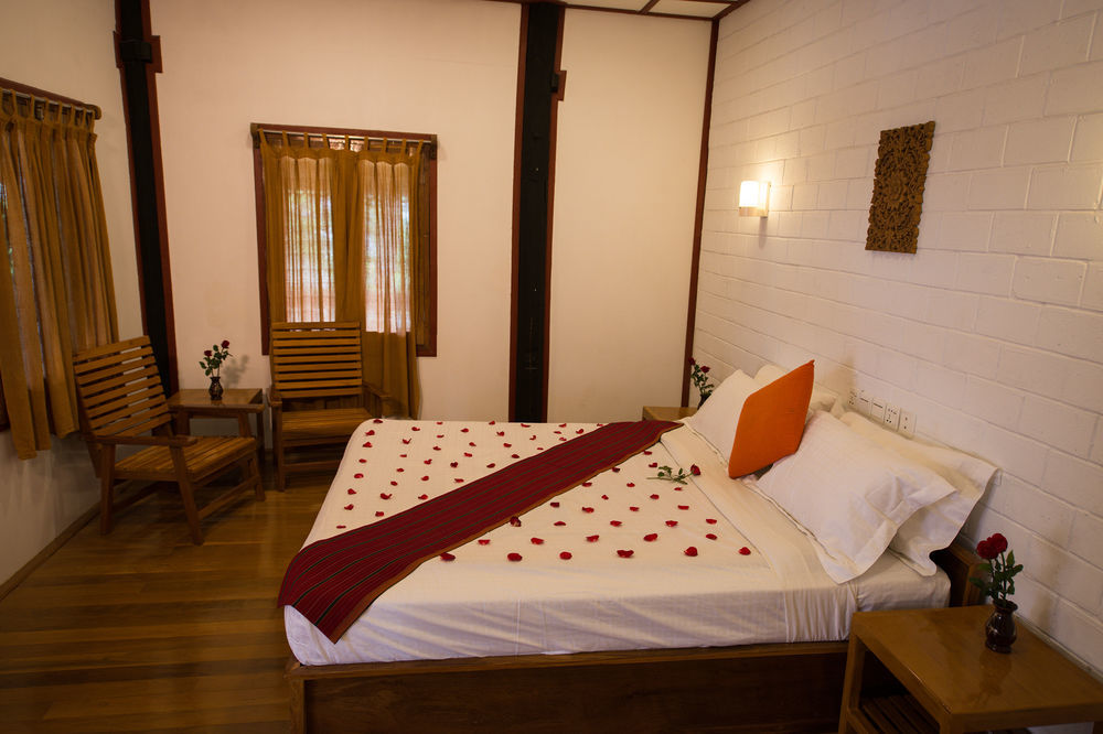 Teak Wood Hotel Nyaung Shwe Exterior foto