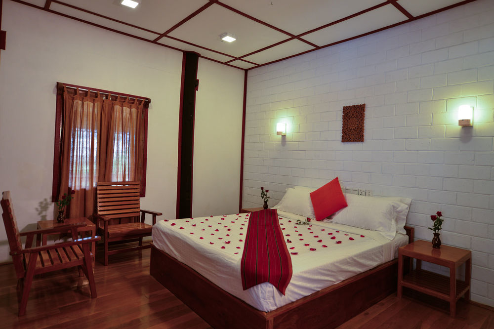 Teak Wood Hotel Nyaung Shwe Exterior foto