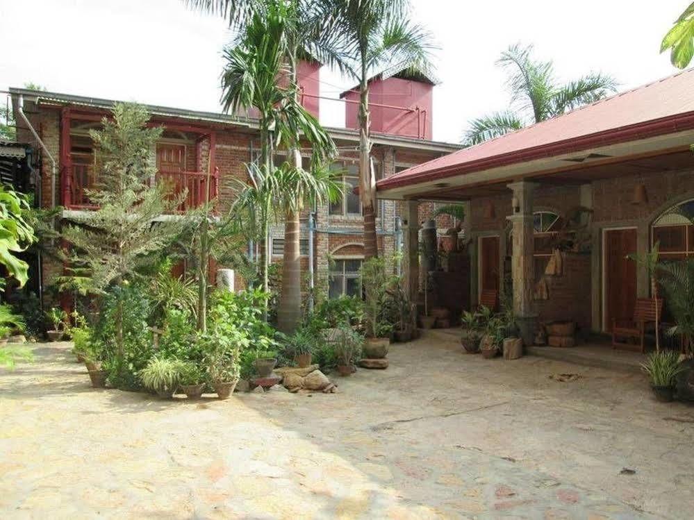 Teak Wood Hotel Nyaung Shwe Exterior foto