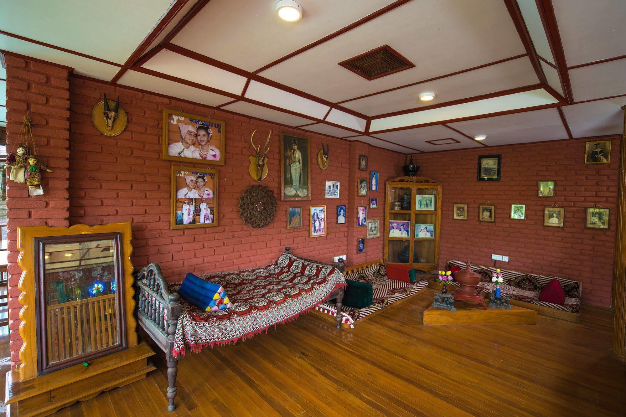 Teak Wood Hotel Nyaung Shwe Exterior foto