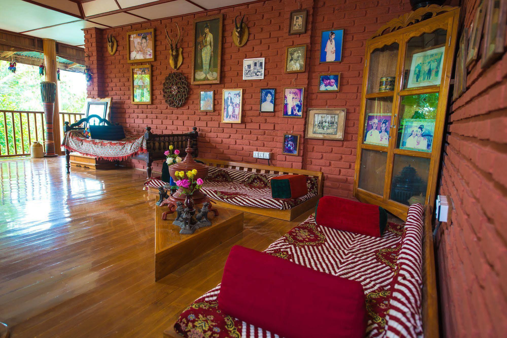 Teak Wood Hotel Nyaung Shwe Exterior foto