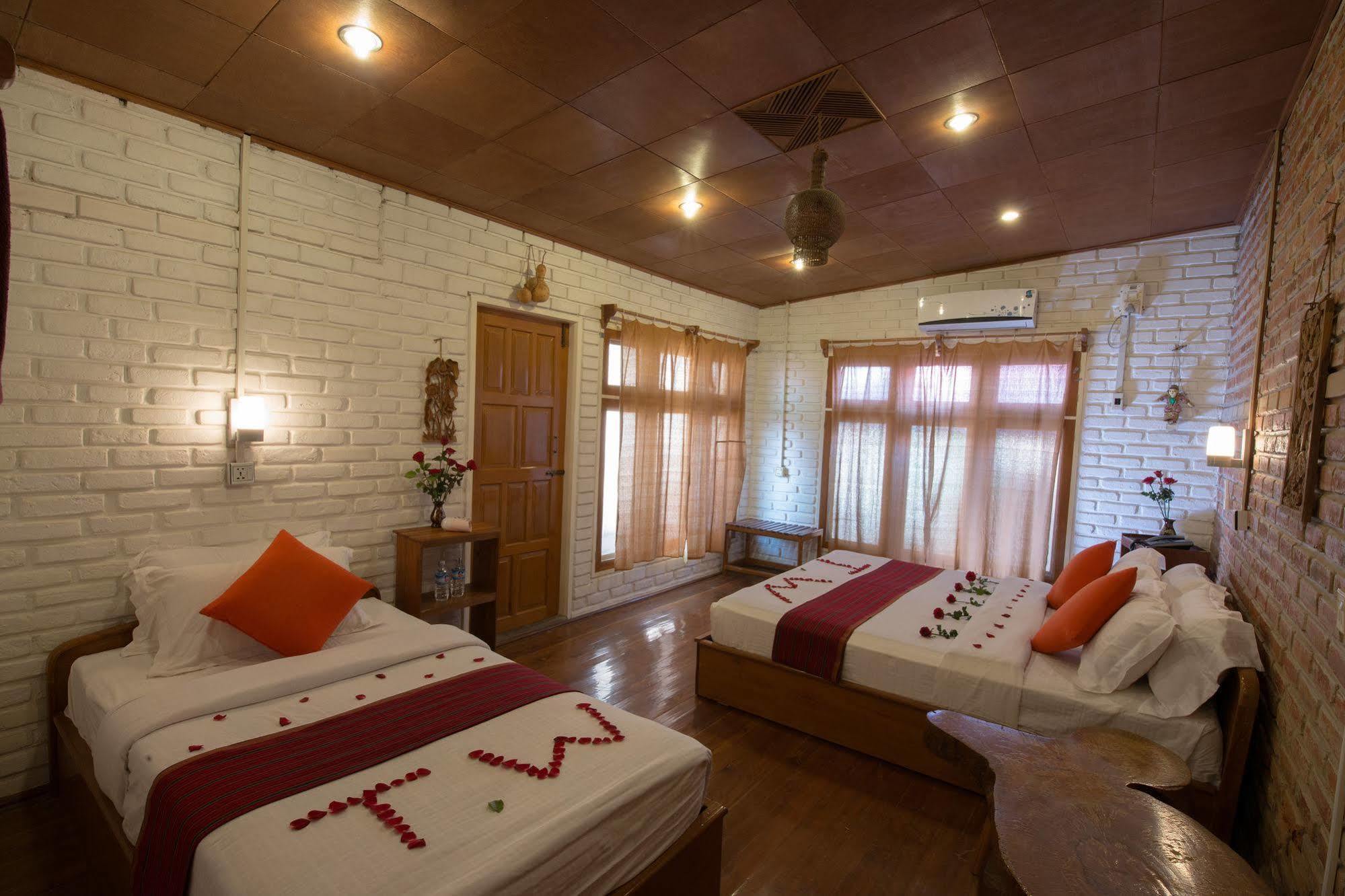 Teak Wood Hotel Nyaung Shwe Exterior foto