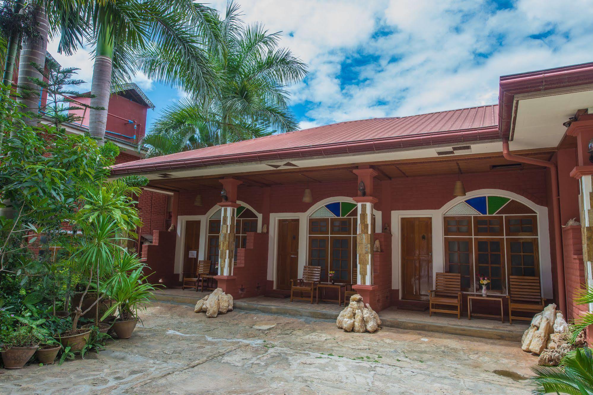 Teak Wood Hotel Nyaung Shwe Exterior foto