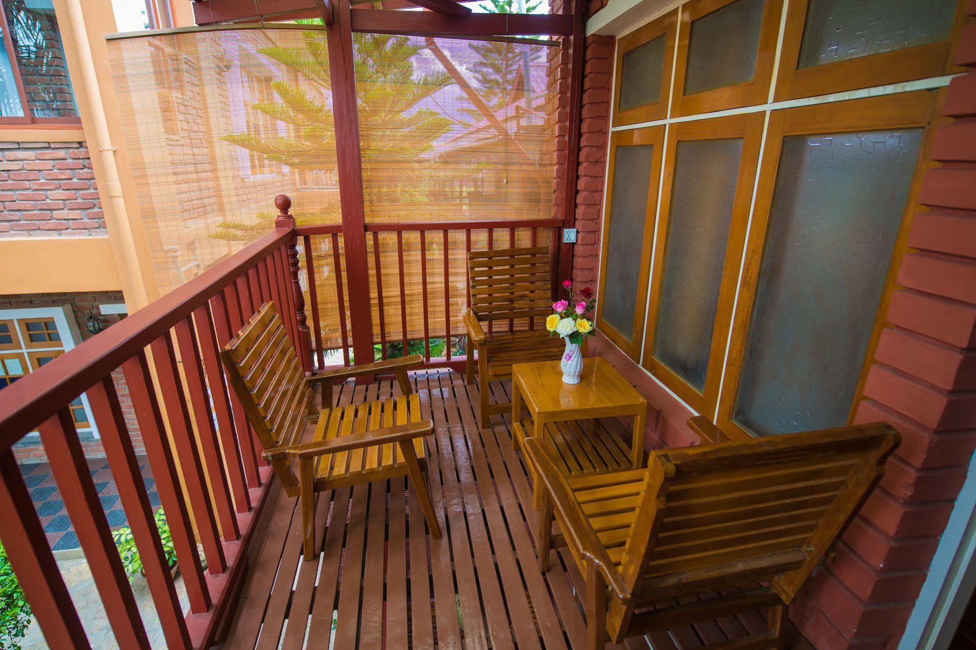 Teak Wood Hotel Nyaung Shwe Exterior foto