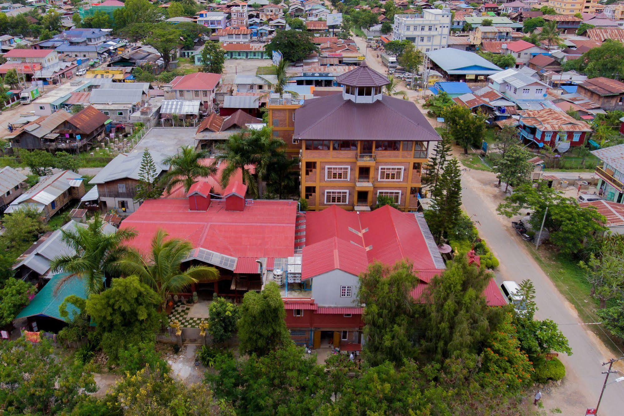 Teak Wood Hotel Nyaung Shwe Exterior foto