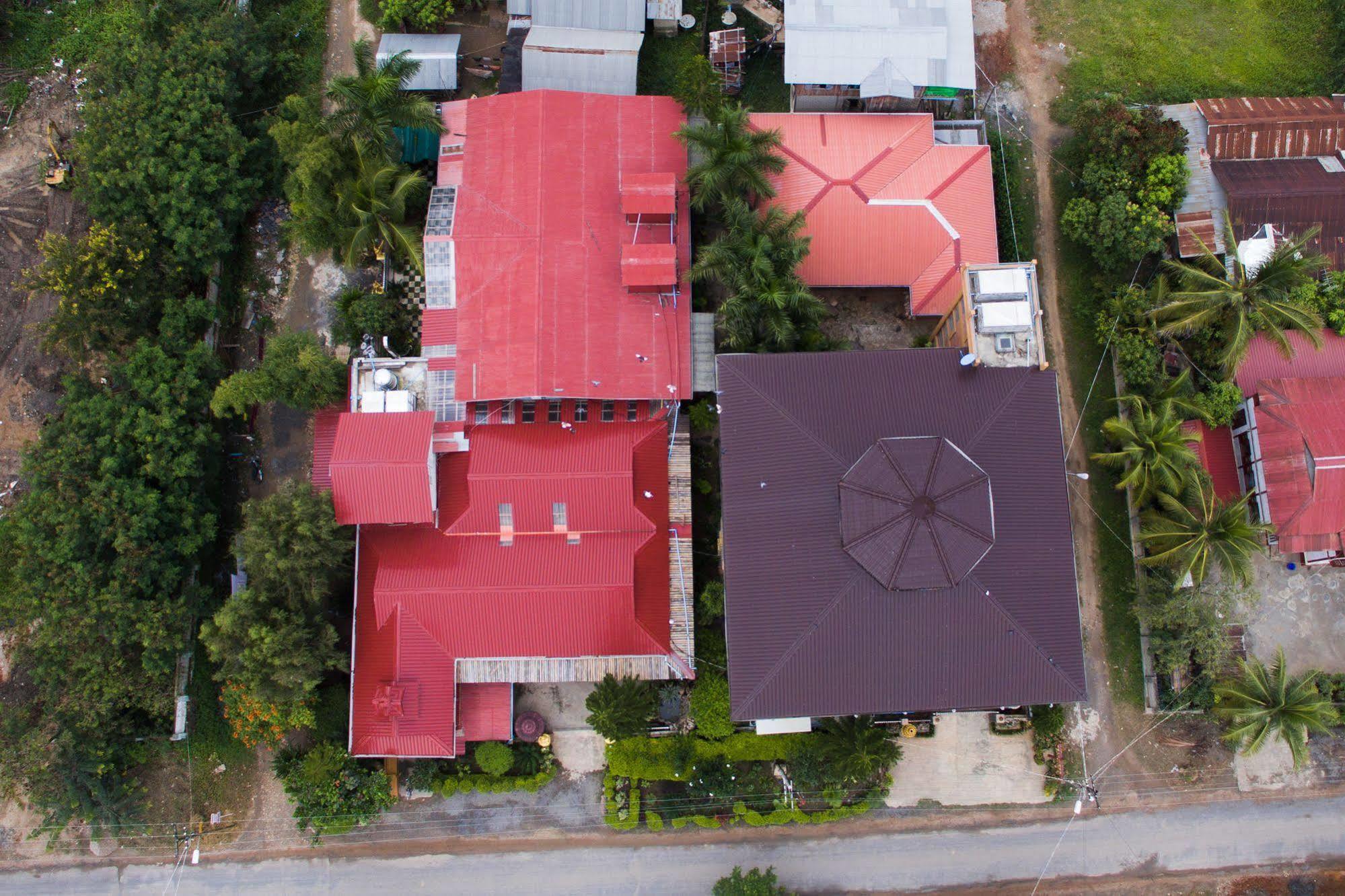 Teak Wood Hotel Nyaung Shwe Exterior foto