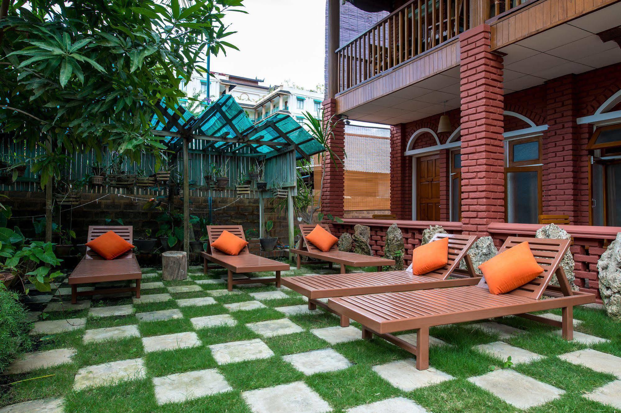 Teak Wood Hotel Nyaung Shwe Exterior foto